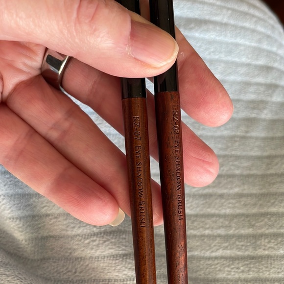 SOLD-Chikuhodo Kazan Squirrel Homare ‘honor’ series KZ7 and KZ8 Eye Brushes - Picture 3 of 6